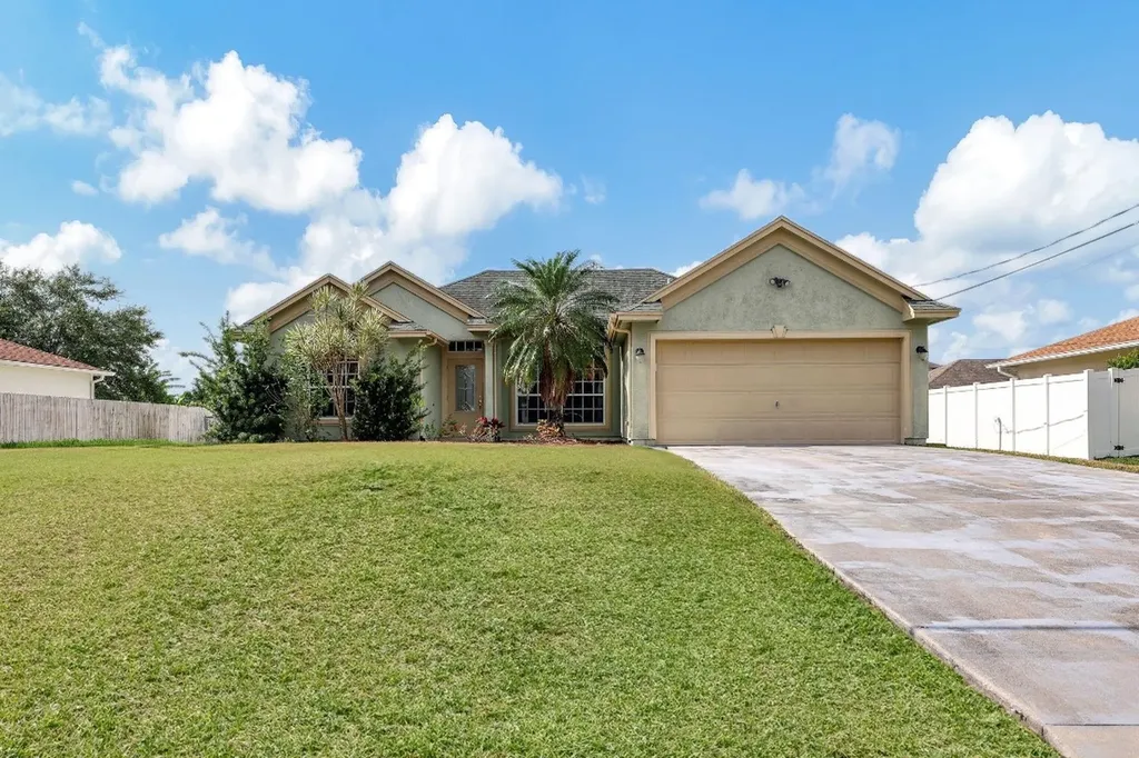 1882 SW Inlander Avenue Port St Lucie FL 34953