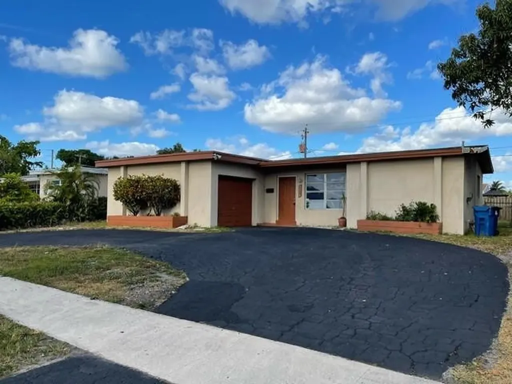 2210 NW 81st Avenue Sunrise FL 33322