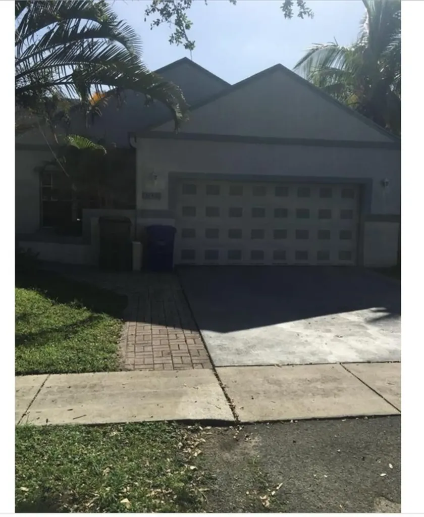 1140 SW 85th Terrace Pembroke Pines FL 33025