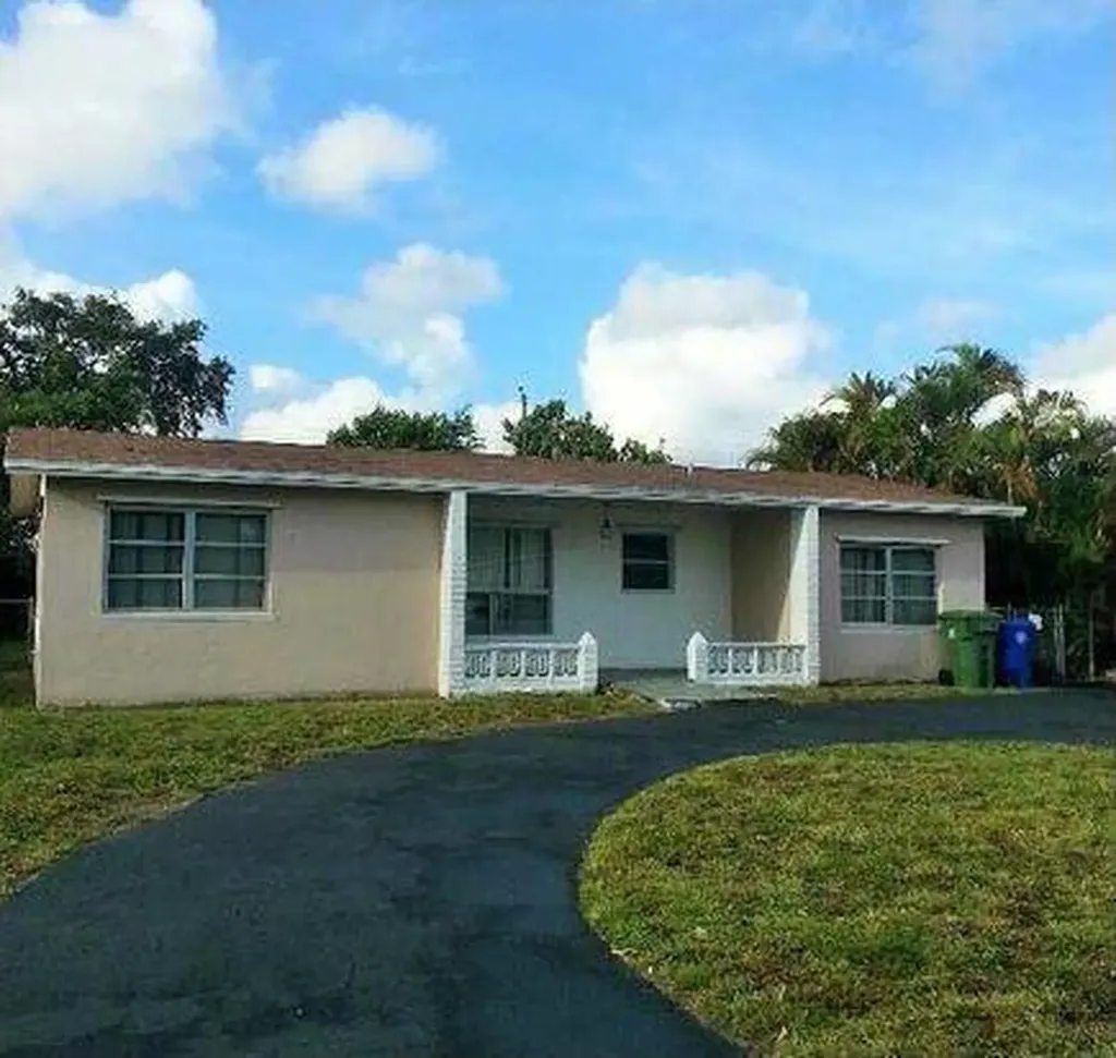 7020 SW 10th Court Pembroke Pines FL 33023