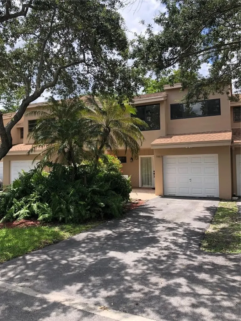 9883 Fairway Cove Lane Plantation FL 33324