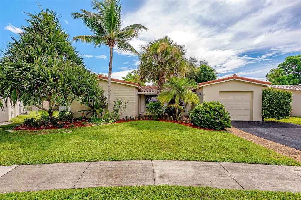 376 NW 103rd Way Plantation FL 33324