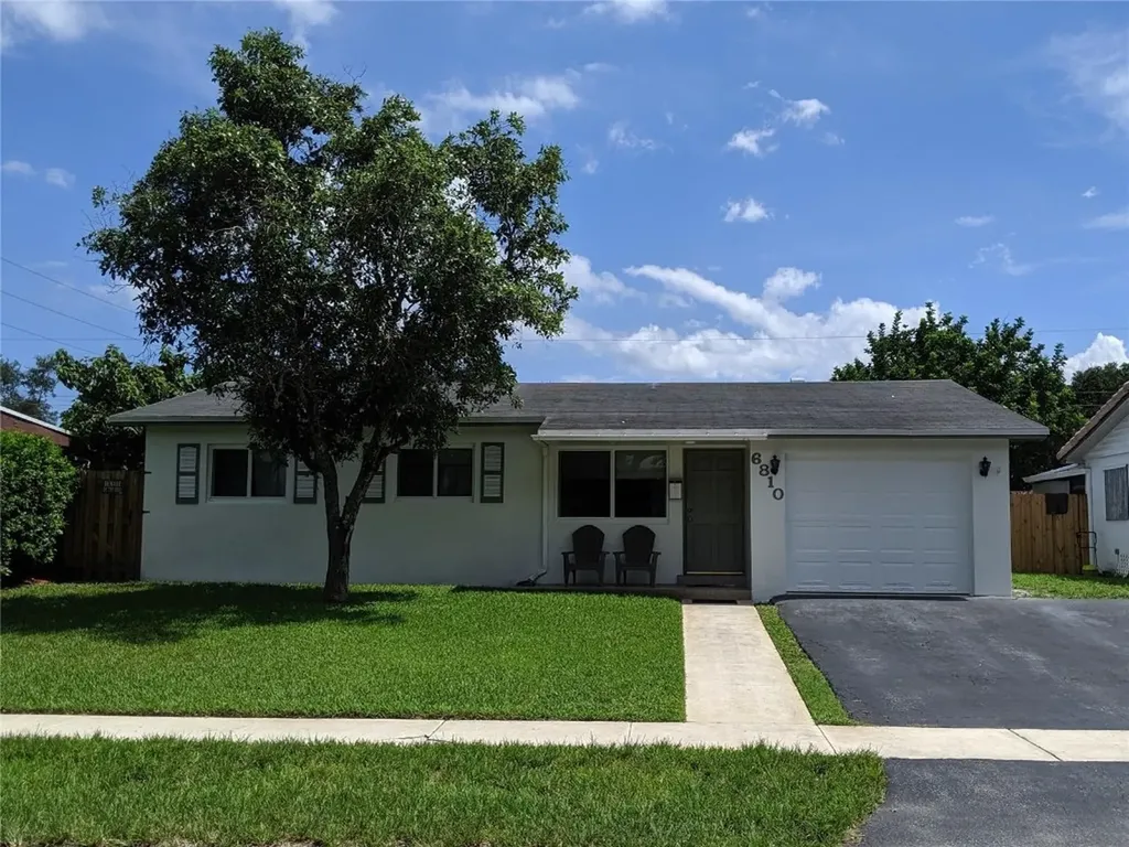6810 Mcclellan Street Hollywood FL 33024