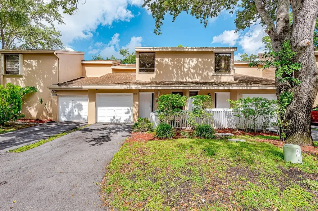 9895 Fairway Cove Lane Plantation FL 33324