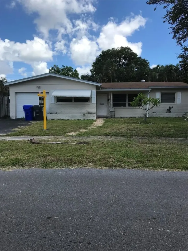 7439 Roosevelt Street Hollywood FL 33024
