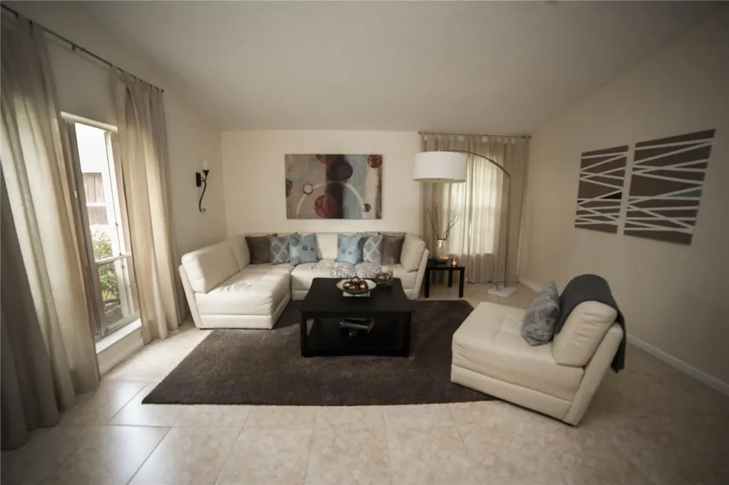 2090 SW 71st Way Davie FL 33317