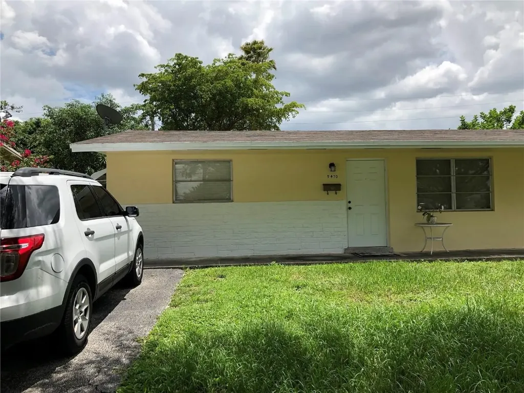 9470 SW 52nd Street Cooper City FL 33328