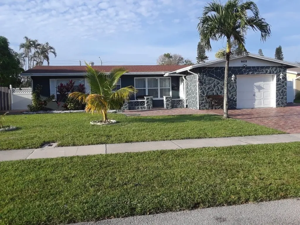6608 Pebble Beach North Lauderdale FL 33068
