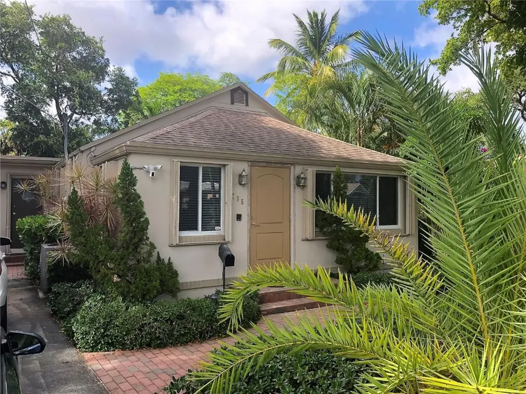 735 NE 39th Street Oakland Park FL 33334