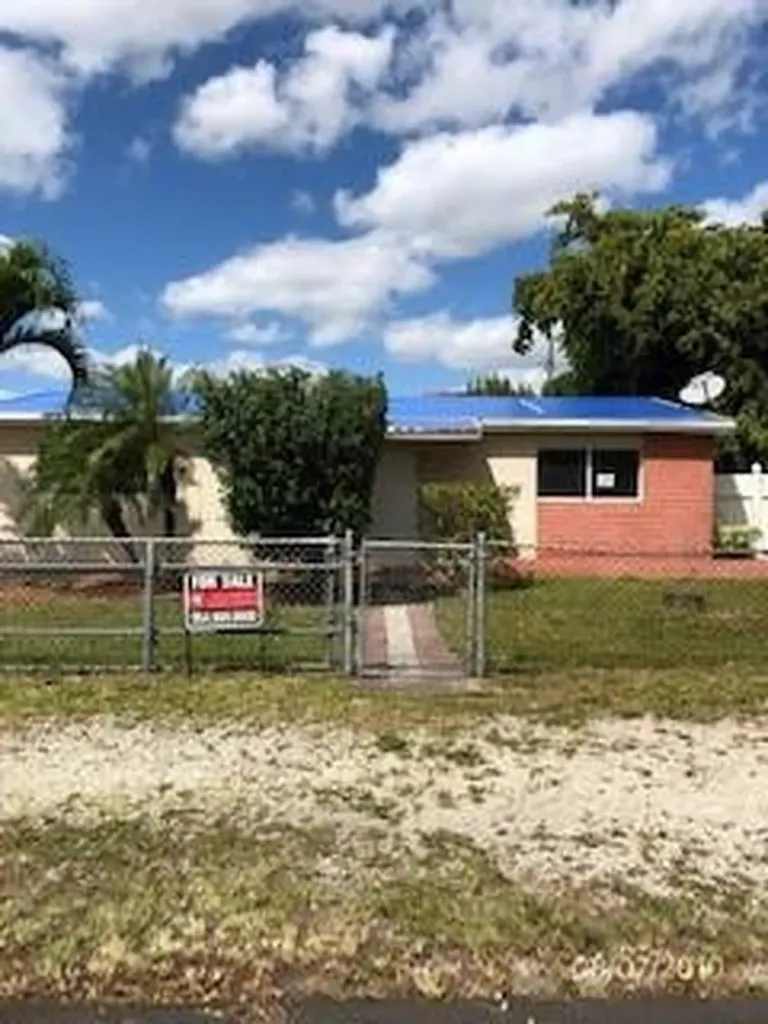 7241 Cleveland Street Hollywood FL 33024