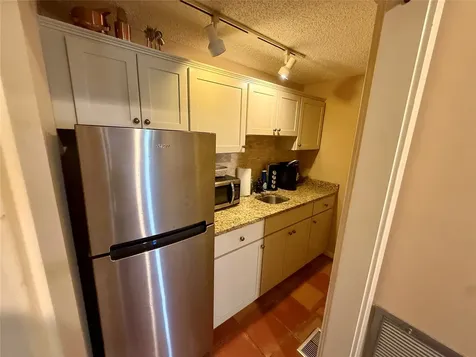 4856 First Coast Hwy, Suite 3 Fernandina Beach FL 32034