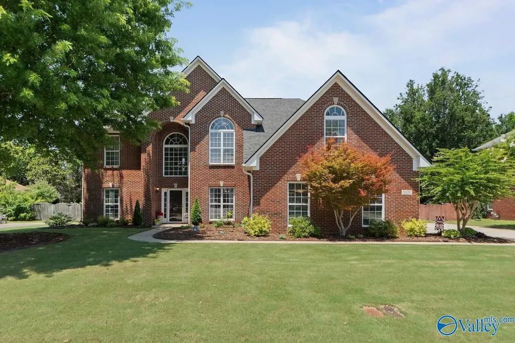 5107 Creekstone Drive Owens Cross Roads AL 35763