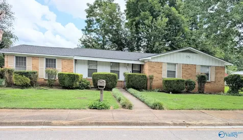 2207 Fitcheard Avenue NW Huntsville AL 35816