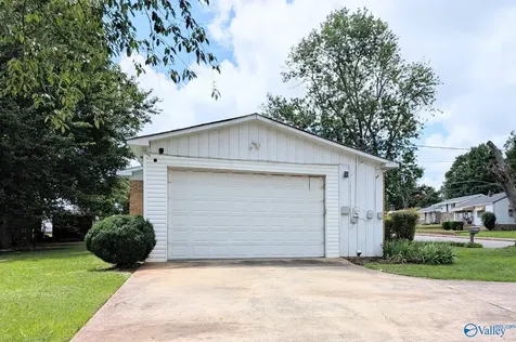 2207 Fitcheard Avenue NW Huntsville AL 35816