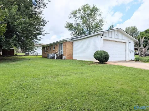 2207 Fitcheard Avenue NW Huntsville AL 35816