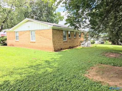 2207 Fitcheard Avenue NW Huntsville AL 35816