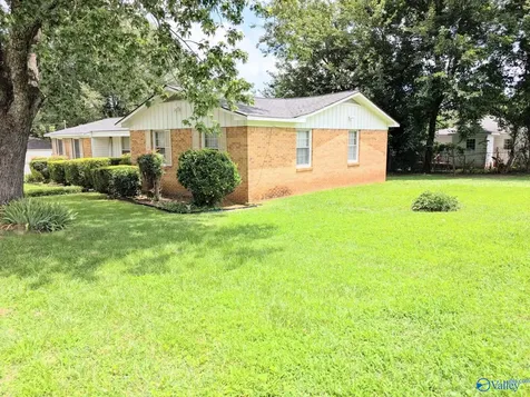 2207 Fitcheard Avenue NW Huntsville AL 35816