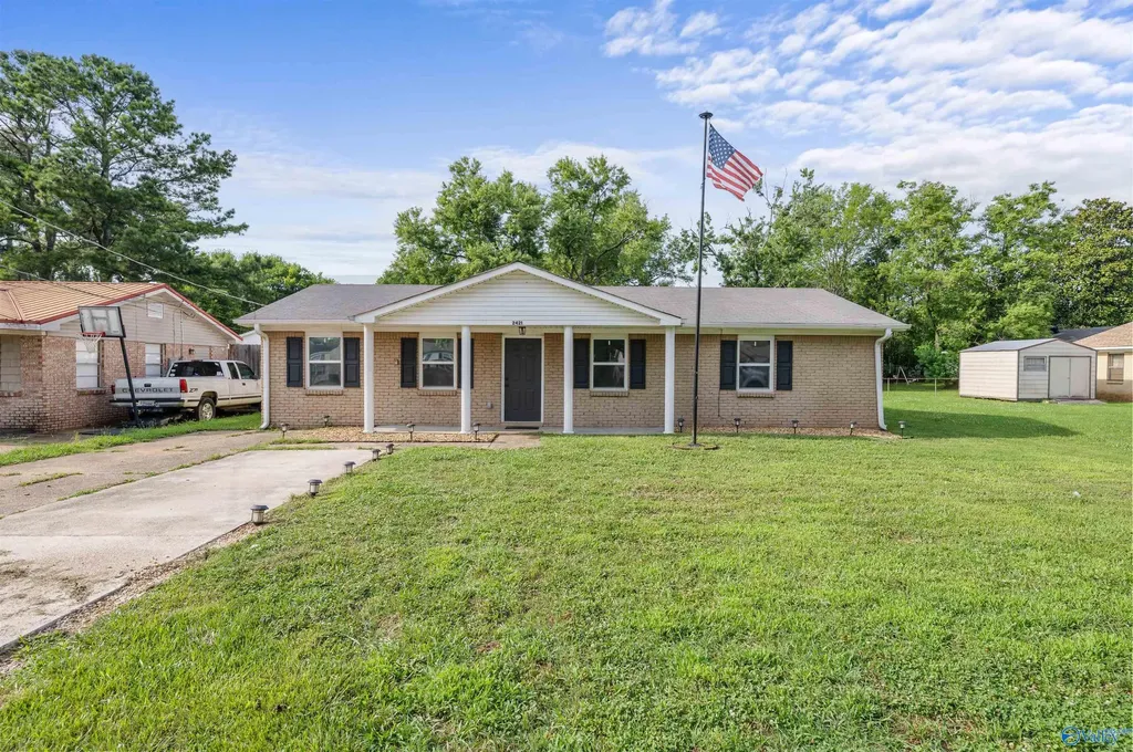 2421 Yorkshire Drive SW Huntsville AL 35803