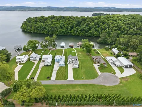 133 Anchor Avenue Guntersville AL 35976