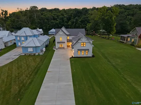 133 Anchor Avenue Guntersville AL 35976