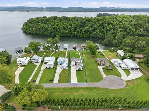 133 Anchor Avenue Guntersville AL 35976