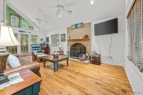 292 Point Of Pines Guntersville AL 35976