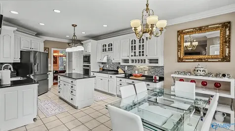 2200 SE Honey Locust Lane SE Huntsville AL 35803