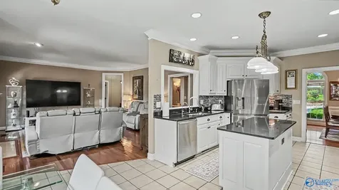 2200 SE Honey Locust Lane SE Huntsville AL 35803