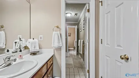 2200 SE Honey Locust Lane SE Huntsville AL 35803