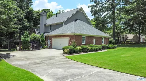 2200 SE Honey Locust Lane SE Huntsville AL 35803