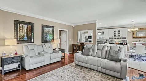 2200 SE Honey Locust Lane SE Huntsville AL 35803