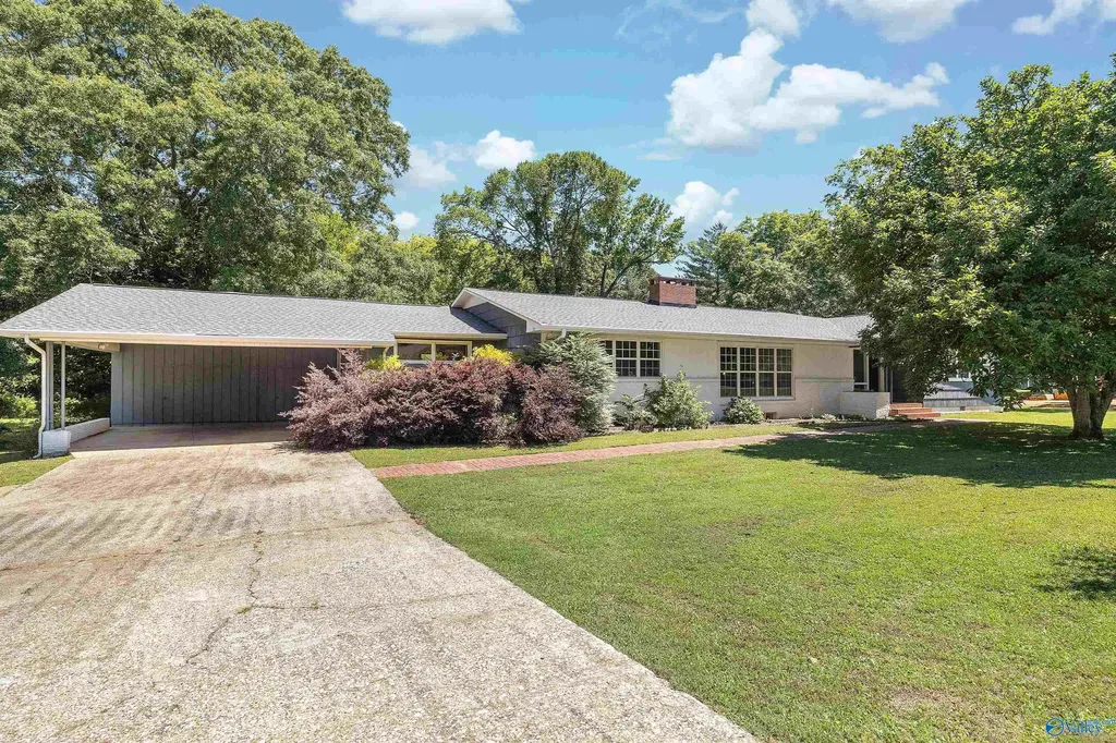 301 Lora Street Scottsboro AL 35768