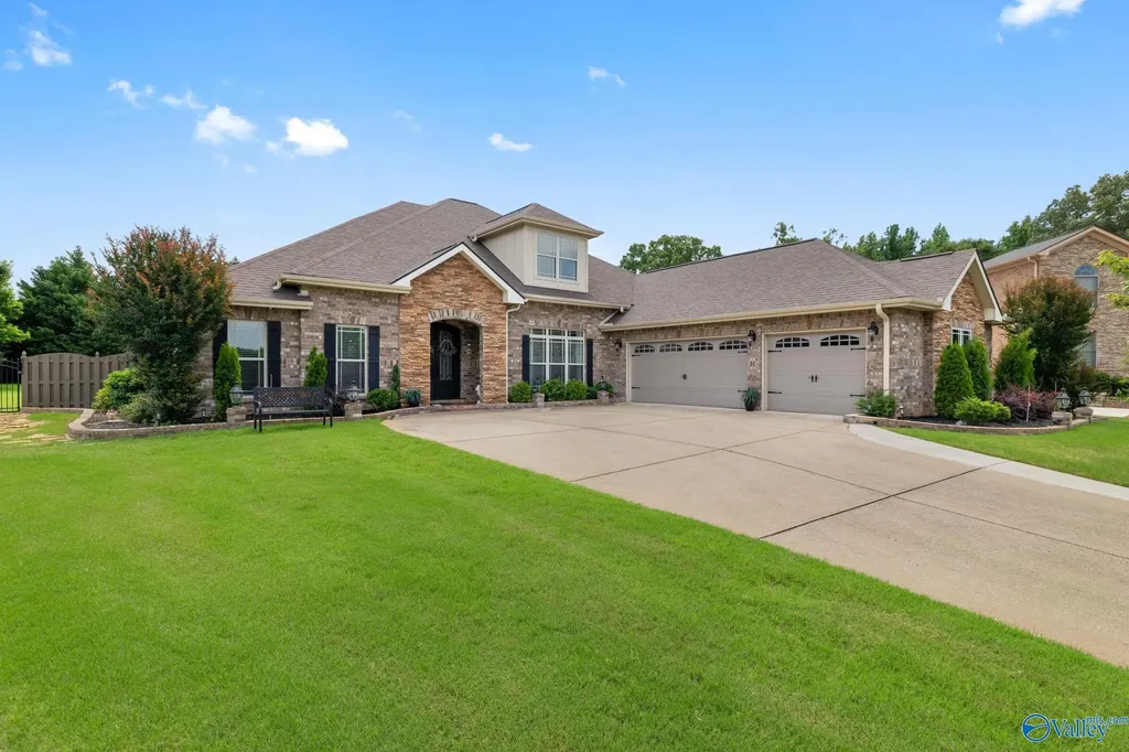 25 Bannut Court SW Huntsville AL 35824