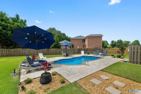 25 Bannut Court SW Huntsville AL 35824