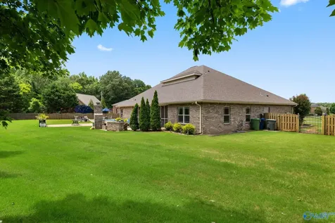 25 Bannut Court SW Huntsville AL 35824