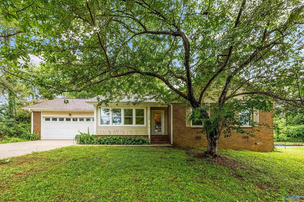 124 Allenwood Drive Huntsville AL 35811
