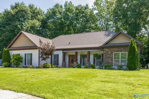 136 Chambray Drive Owens Cross Roads AL 35763