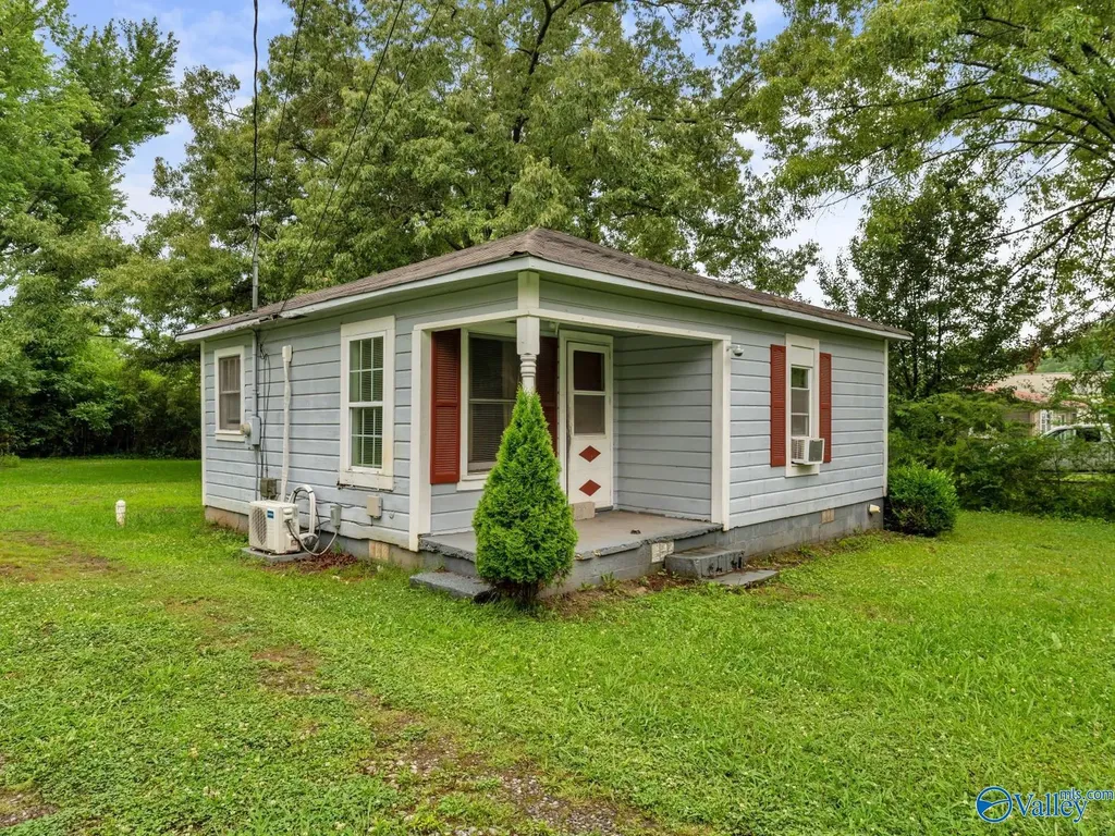 410-1 Ponroy Street Scottsboro AL 35768