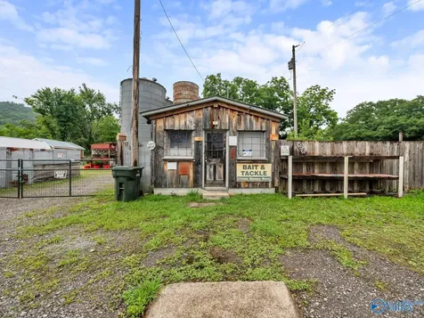 410-1 Ponroy Street Scottsboro AL 35768