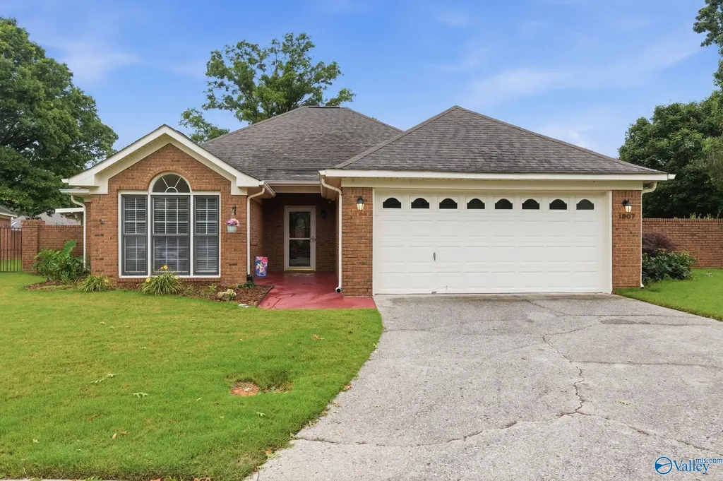 1807 Edgemere Court Huntsville AL 35803