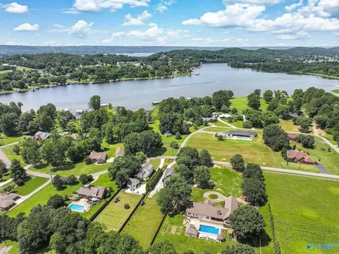 5701 Spring Creek Drive Guntersville AL 35976