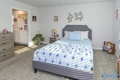 121 Syd Road Owens Cross Roads AL 35763