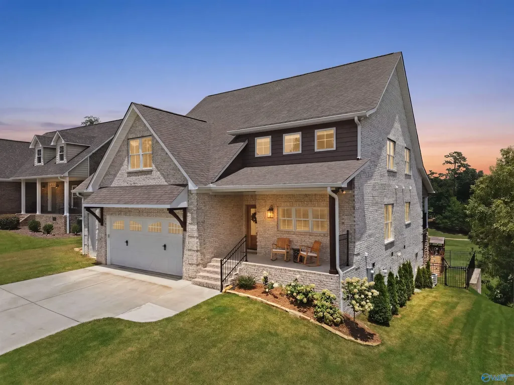 221 Oakcrest Drive Guntersville AL 35976