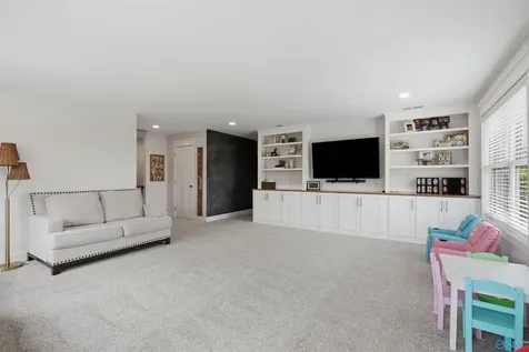 221 Oakcrest Drive Guntersville AL 35976
