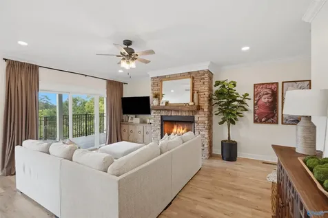 221 Oakcrest Drive Guntersville AL 35976