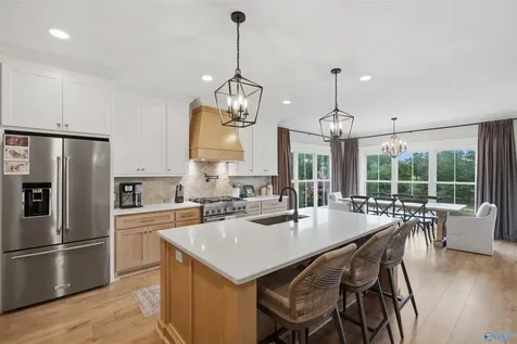 221 Oakcrest Drive Guntersville AL 35976