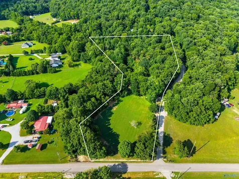 141 Deertrace Parkway New Market AL 35761