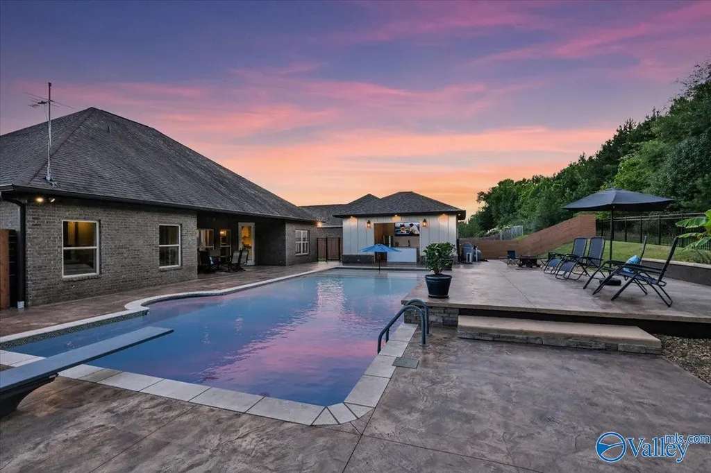 1111 Flatts Trace SW Cullman AL 35055