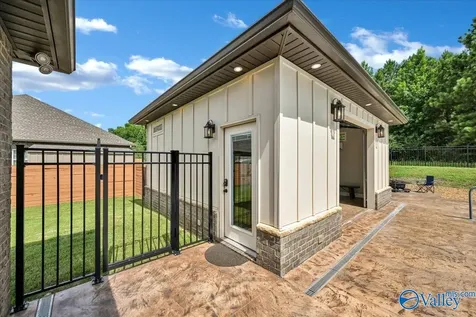 1111 Flatts Trace SW Cullman AL 35055