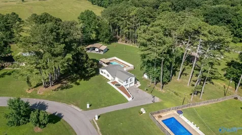 13 West Road Fayetteville TN 37334